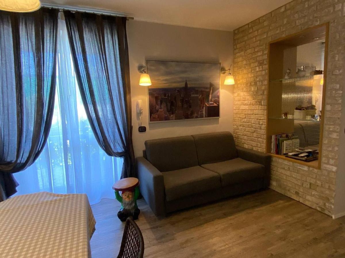 Desenzano Luxury Apartment Десенцано дел Гарда Екстериор снимка
