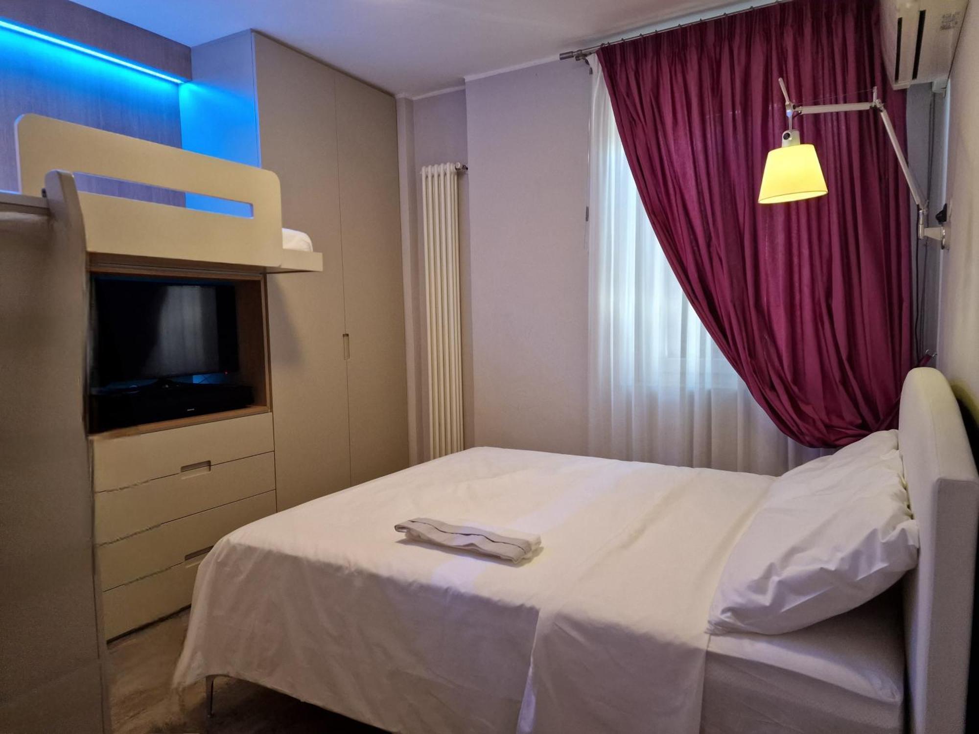 Desenzano Luxury Apartment Десенцано дел Гарда Екстериор снимка